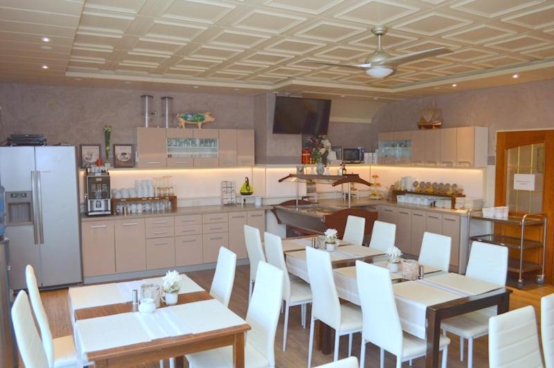 Hotel Herrlichkeit Dornum Janssen Bagian luar foto